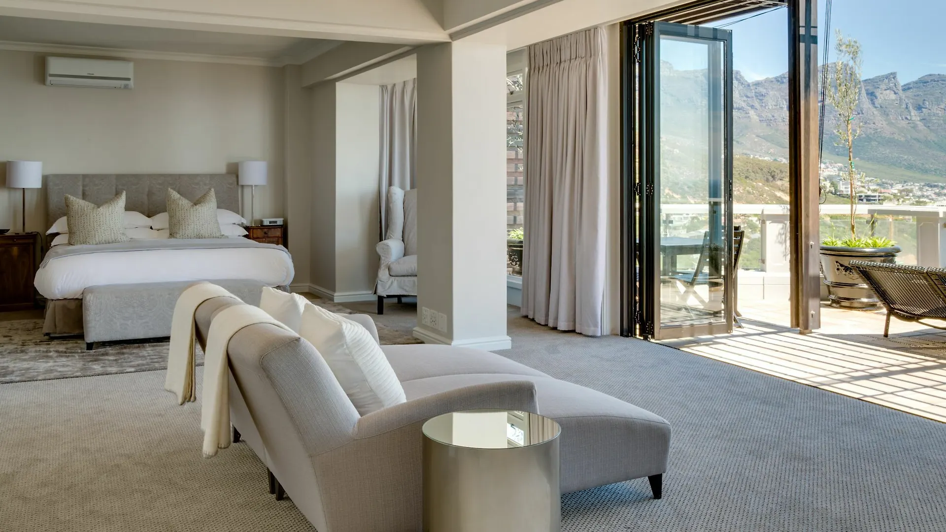 Cape View Clifton Hotel Camps Bay 4*,